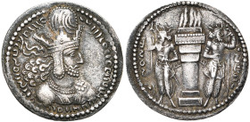 ROYAUME SASSANIDE, Shapur Ier (241-272), AR 1/2 drahm. D/ B. cour. à d. R/ Autel du feu entre deux gardiens. Göbl I/1, 24; Mitch., ACW, 820-821; Sell....