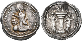 ROYAUME SASSANIDE, Shapur Ier (241-272), AR dang. D/ B. cour. à d. R/ Autel du feu entre deux gardiens. Göbl I/1, 25; Mitch., ACW, 822-825; Sell. -. 0...