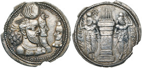 ROYAUME SASSANIDE, Bahram II (276-293), AR drahm. D/ B. cour. du roi et de la déesse Anahita (?), coiffée d'une couronne à tête de sanglier. Leur fais...