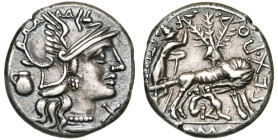 Sex. Pompeius Fostulus, AR denier, 137 av. J.-C., Rome. D/ T. casquée de Roma à d. Sous le menton, . Derrière la t., un vase. R/ La louve à d., allai...