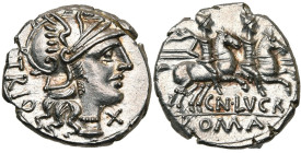 Cn. Lucretius Trio, AR denier, 136 av. J.-C., Rome. D/ TRIO T. casquée de Roma à d. Derrière, TRIO. Sous le menton, . Pendant d'oreille à perles. R/ ...