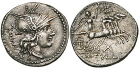 M. Tullius, AR denier, 120 av. J.-C., Rome. D/ T. casquée de Roma à d. Derrière, ROMA. R/ Victoire ten. une palme, deb. dans un quadrige au galop à d....