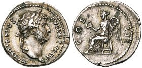 HADRIEN (117-138), AR denier, 128-130, atelier oriental. D/ HADRIANVS- AVGVSTVS PP T. l. à d. R/ COS-III Victoire assise à g., ten. une couronne et un...