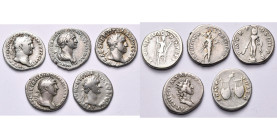 TRAJAN (98-117), lot de 4 deniers et 1 drachme: denier, R/ Virtus, Mars, Hercule, B. de Sol; Lycie, drachme, R/ Deux lyres.

Beau à Très Beau