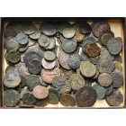 lot d'environ 165 bronzes, la plupart des antoniniens, dont: Valérien Ier, Gallien, Claude II le Gothique, Tacite, Probus, Tétricus.

très bien cons...