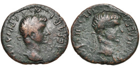 CRETE, CNOSSOS, Caligula (37-41), AE bronze. D/ C CAESARI AVG GERMANICO T. l. de Caligula à d. R/ GERM CAESAR DOSSEN PVLCHR II VIR T. l. de Germanicus...