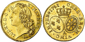 FRANCE, Royaume, Louis XV (1715-1774), AV louis d'or au bandeau, 1741 A, Paris. D/ T. à g., ceinte d'un bandeau. R/ Ecus ovales de France et de Navarr...