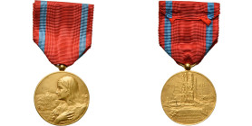 BELGIQUE, médaille de la Restauration nationale, par A. Mauquoy, en métal doré, avec ruban.

Cette médaille était décernée aux personnes qui s'étaie...