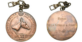 CONGO BELGE, insigne de lieutenant honoraire de chasse, s.d. Cu, 42 mm, avec chaînette. Rare. N° 158, attribué au revers au baron de la Kethulle de Ry...