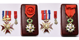 FRANCE, lot de 2 décorations: officier de la Légion d’honneur (en vermeil, éclat au listel bleu de l’avers, dans un écrin d’Arthus-Bertrand, avec sa m...