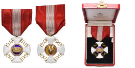 ITALIE, Ordre de la Couronne, croix de chevalier en or, 1868-1943, dans un écrin de Cravanzola à Rome au chiffre de Victor-Emmanuel (III).