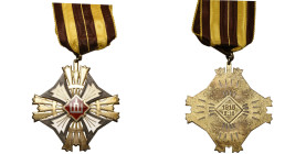 LITUANIE, Ordre du grand-duc Gediminas, croix de 3e classe (commandeur) en métal doré (56 mm), portant la date 16.II.1918 au revers, avec cravate. La ...