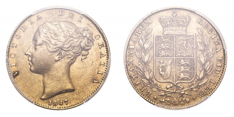 GREAT BRITAIN. Victoria, 1837-1901. Gold Sovereign 1847, London. Shield. 7.99 g....