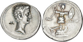EMPIRE ROMAIN
Auguste (27 av. J.-C. - 14 ap. J.-C.). Denier 30-29 av. J.-C., Rome ? RIC.265a ; Argent - 3,89 g - 19 mm - 2 h
Contremarque au droit. TT...