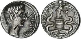 EMPIRE ROMAIN
Auguste (27 av. J.-C. - 14 ap. J.-C.). Quinaire 29-27 av. J.-C., Italie. RIC.276 ; Argent - 1,71 g - 13 mm - 4 h
Une contremarque au dro...