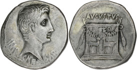 EMPIRE ROMAIN
Auguste (27 av. J.-C. - 14 ap. J.-C.). Cistophore 24-20 av. J.-C., Éphèse. RIC.482 - RPC.2215 ; Argent - 11,69 g - 25 mm - 12 h
Avec éti...