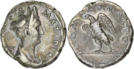 EMPIRE ROMAIN
Matidie (+ 119), mère de Sabine. Denier 119, Rome. RIC.2462 (Hadrien) ; Argent - 3,08 g - 18 mm - 6 h
Patine grise. Rare. Presque TTB.