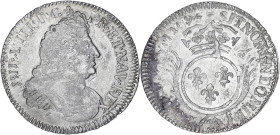 FRANCE / CAPÉTIENS
Louis XIV (1643-1715). Demi-écu aux palmes 1694, S, Reims. Dy.1521A - G.185 ; Argent - 13,37 g - 34 mm - 6 h
Trèfle au droit et au ...