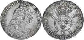 FRANCE / CAPÉTIENS
Louis XIV (1643-1715). Écu aux insignes 1701, S, Reims. Dy.1533B - G.220 - Dav.1316 ; Argent - 27,22 g - 40 mm - 6 h
Réformation su...