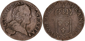 FRANCE / CAPÉTIENS
Louis XV (1715-1774). Sol au buste enfantin 1720, S, Reims. Dy.1692 - G.276 ; Cuivre - 11,22 g - 28 mm - 6 h
V de XV sur X ? Patine...
