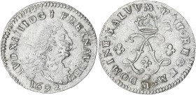 FRANCE / CAPÉTIENS
Louis XIV (1643-1715). Quadruple sol aux deux L 1692, M couronnée, Metz. Dy.1519 - G.106 ; Argent - 1,56 g - 20 mm - 6 h
TTB.