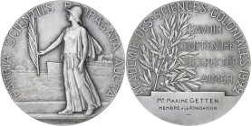 FRANCE
IIIe République (1870-1940). Médaille de l’Académie des sciences coloniales, par Descomps 1922. Argent - 146 g - 68 mm - 12 h
Poinçon corne 2AR...