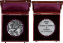 FRANCE
IVe République (1947-1958). Médaille de la Fondation de Marseille, par Vézien 1954. Argent - 80 g - 50 mm - 12 h
Poinçon corne 1ARGENT. Avec sa...