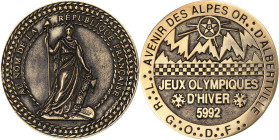 FRANCE
Ve République (1958 à nos jours). Médaille maçonnique, l’Avenir des Alpes Orient d’Albertville, Jeux Olympiques d’hiver ND. Bronze - 217 g - 74...