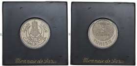 TUNISIE
Mohamed Lamine, Bey (1943-1957). Essai de 5 francs 1954, Paris. Lec.314 ; Cupro-nickel - 2,29 g - 18 mm - 6 h
Dans son boîtier plastique de la...