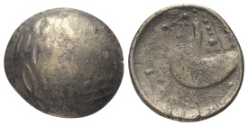 Ostkelten. Subkarpaten. Typ 'Schnabelpferd'.

 Tetradrachme (Silber).
Vs: Stilisierter Kopf des Zeus mit Lorbeerkranz rechts.
Rs: Stilisiertes Pfe...
