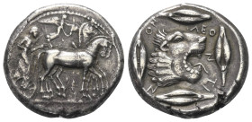 Sizilien. Leontinoi.

 Tetradrachme (Silber). Ca. 477 - 466 v. Chr.
Vs: Wagenlenker auf Quadriga nach rechts stehend, darüber Nike nach rechts flie...