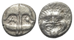 Thrakien. Apollonia Pontika.

 Drachme (Silber). Ca. 4. Jhdt. v. Chr.
Vs: Anker, links A, rechts Krebs.
Rs: Kopf der Gorgo Medusa mit herausgestre...