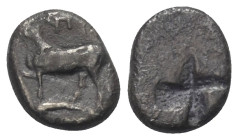 Thrakien. Byzantion.

 1/2 Siglos oder Hemidrachme (Silber). Ca. 340 - 320 v. Chr.
Vs: Stier auf Delphin nach links stehend.
Rs: Viergeteiltes Qua...