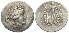 Inseln vor Thrakien. Thasos.

 Tetradrachme (Silber). Ca. 148 - 90 v. Chr.
Vs: Kopf des Dionysos mit Efeukranz und Tainia rechts.
Rs: Jugendlicher...