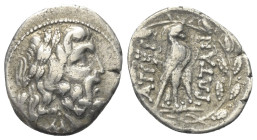 Epiros. Koinon der Epiroten.

 Drachme (Silber). Ca. 232 - 168 v. Chr.
Vs: Kopf des dodonäischen Zeus mit Eichenlaubkranz rechts; unter dem Hals Mo...
