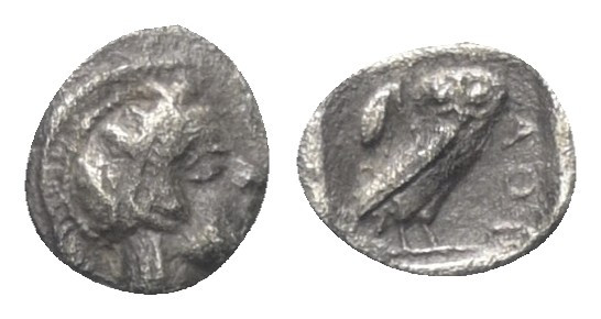 Attika. Athen.

 Hemiobol (Silber). Ca. 485 - 480 v. Chr.
Vs: Kopf der Athena...
