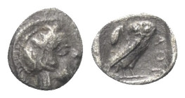 Attika. Athen.

 Hemiobol (Silber). Ca. 485 - 480 v. Chr.
Vs: Kopf der Athena mit attischem Helm rechts.
Rs: Eule nach rechts stehend, den Kopf en...