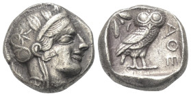 Attika. Athen.

 Tetradrachme (Silber). Ca. 454 - 404 v. Chr.
Vs: Kopf der Athena mit ölzweiggeschmücktem attischem Helm, Ohranhänger und Halskette...