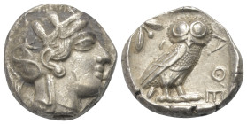 Attika. Athen.

 Tetradrachme (Silber). Ca. 454 - 404 v. Chr.
Vs: Kopf der Athena mit ölzweiggeschmücktem attischem Helm, Ohranhänger und Halskette...