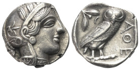 Attika. Athen.

 Tetradrachme (Silber). Ca. 454 - 404 v. Chr.
Vs: Kopf der Athena mit ölzweiggeschmücktem attischem Helm, Ohranhänger und Halskette...