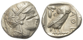 Attika. Athen.

 Tetradrachme (Silber). Ca. 454 - 404 v. Chr.
Vs: Kopf der Athena mit ölzweiggeschmücktem attischem Helm, Ohranhänger und Halskette...