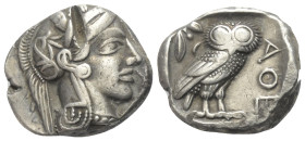 Attika. Athen.

 Tetradrachme (Silber). Ca. 454 - 404 v. Chr.
Vs: Kopf der Athena mit ölzweiggeschmücktem attischem Helm, Ohranhänger und Halskette...