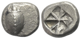 Inseln vor Attika. Aigina.

 Stater (Silber). Ca. 525 - 475 v. Chr.
Vs: Seeschildkröte.
Rs: Quadratum incusum.

20 mm. 11,82 g. 

HGC 6, 428; ...