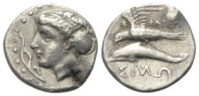 Paphlagonien. Sinope.

 Drachme (Silber). Ca. 330 - 300 v. Chr.
Vs: Kopf der Nymphe Sinope mit Sphendone und Ohrring links, davor Aphlaston.
Rs: A...