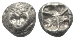 Mysien. Parion.

 Drachme (Silber). Ca. 500 - 475 v. Chr.
Vs: Gorgoneion en face.
Rs: Unregelmäßiges Quadratum incusum.

13 mm. 3,85 g. 

SNG ...