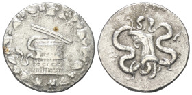 Mysien. Pergamon.

 Cistophor (Silber). Ca. 166 - 67 v. Chr.
Vs: Cista mystica mit halb geöffnetem Deckel, aus der sich eine Schlange herauswindet;...