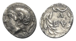 Aiolis. Elaia.

 Trihemiobol (Silber). Ca. 4. Jhdt. v. Chr.
Vs: Kopf der Athena mit attischem Helm links.
Rs: Kranz.

7 mm. 0,88 g. 

Vgl. Num...
