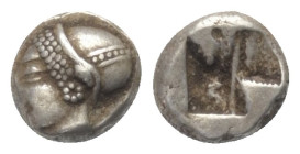 Ionien. Phokaia.

 Diobol (Silber). Ca. 510 - 494 v. Chr.
Vs: Archaischer Kopf der Athena mit Helm links.
Rs: Viergeteiltes Quadratum incusum.

...