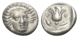 Inseln vor Karien. Rhodos.

 Hemidrachme (Silber). Ca. 408 - 390 v. Chr.
Vs: Kopf des Helios in Dreiviertelansicht rechts.
Rs: P - O. Rose mit Tri...