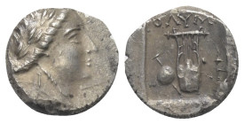 Lykien. Lykischer Bund.

 Drachme (Silber). Ca. 88 - 84 v. Chr. Olympos.
Vs: Kopf des Apollon mit Lorbeerkranz und Köcher mit Bogen über der Schult...